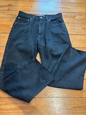 (668) BLACK LEVI’S JEANS